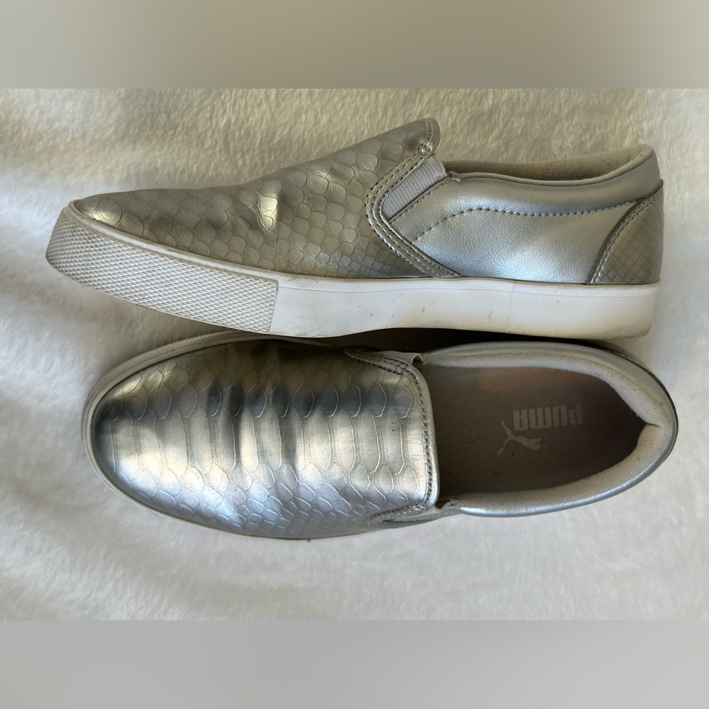 Puma silver golf shoes. Slip on size 7.5.